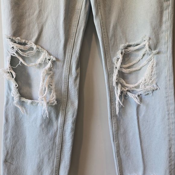 We The Free Loose Straight Leg 26 Women's Light Wash Distressed Raw Hem - Picture 3 of 13